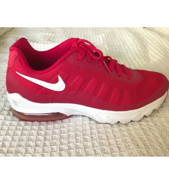 Hot Pink Nike Women Shoes in Good Conditions - Picture 2 of 6